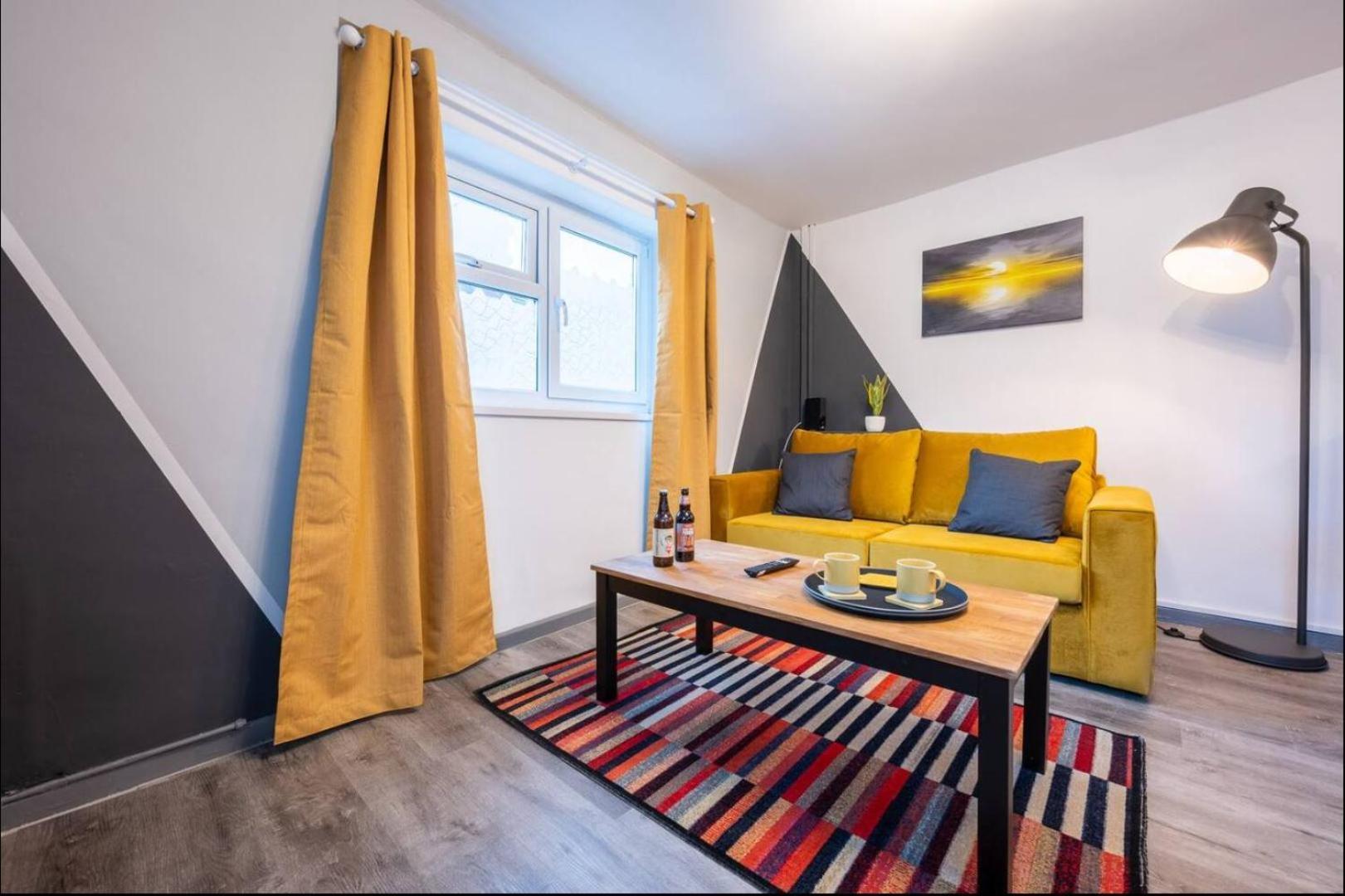 Stunning One Bedroom Apartments Near Shops & Central Κάρντιφ Εξωτερικό φωτογραφία