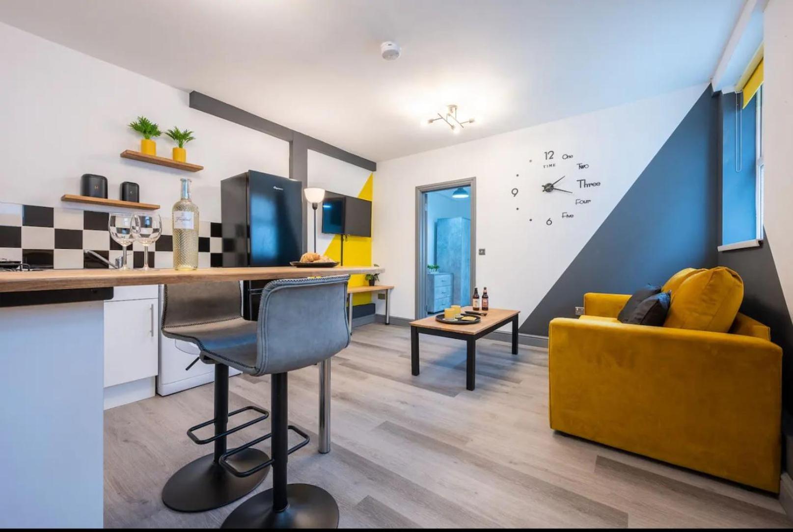 Stunning One Bedroom Apartments Near Shops & Central Κάρντιφ Εξωτερικό φωτογραφία