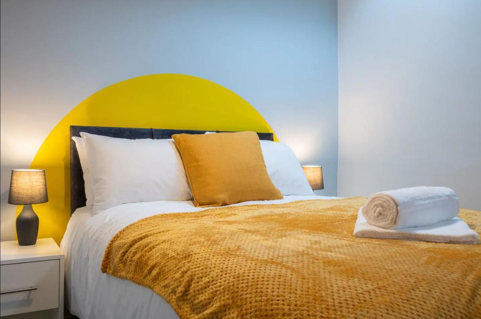 Stunning One Bedroom Apartments Near Shops & Central Κάρντιφ Δωμάτιο φωτογραφία