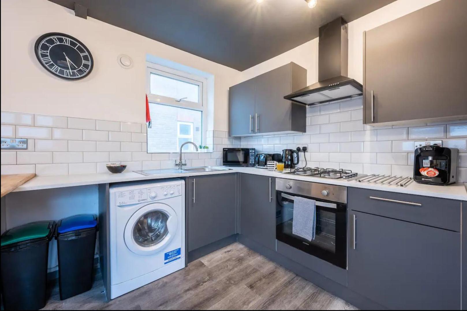 Stunning One Bedroom Apartments Near Shops & Central Κάρντιφ Εξωτερικό φωτογραφία