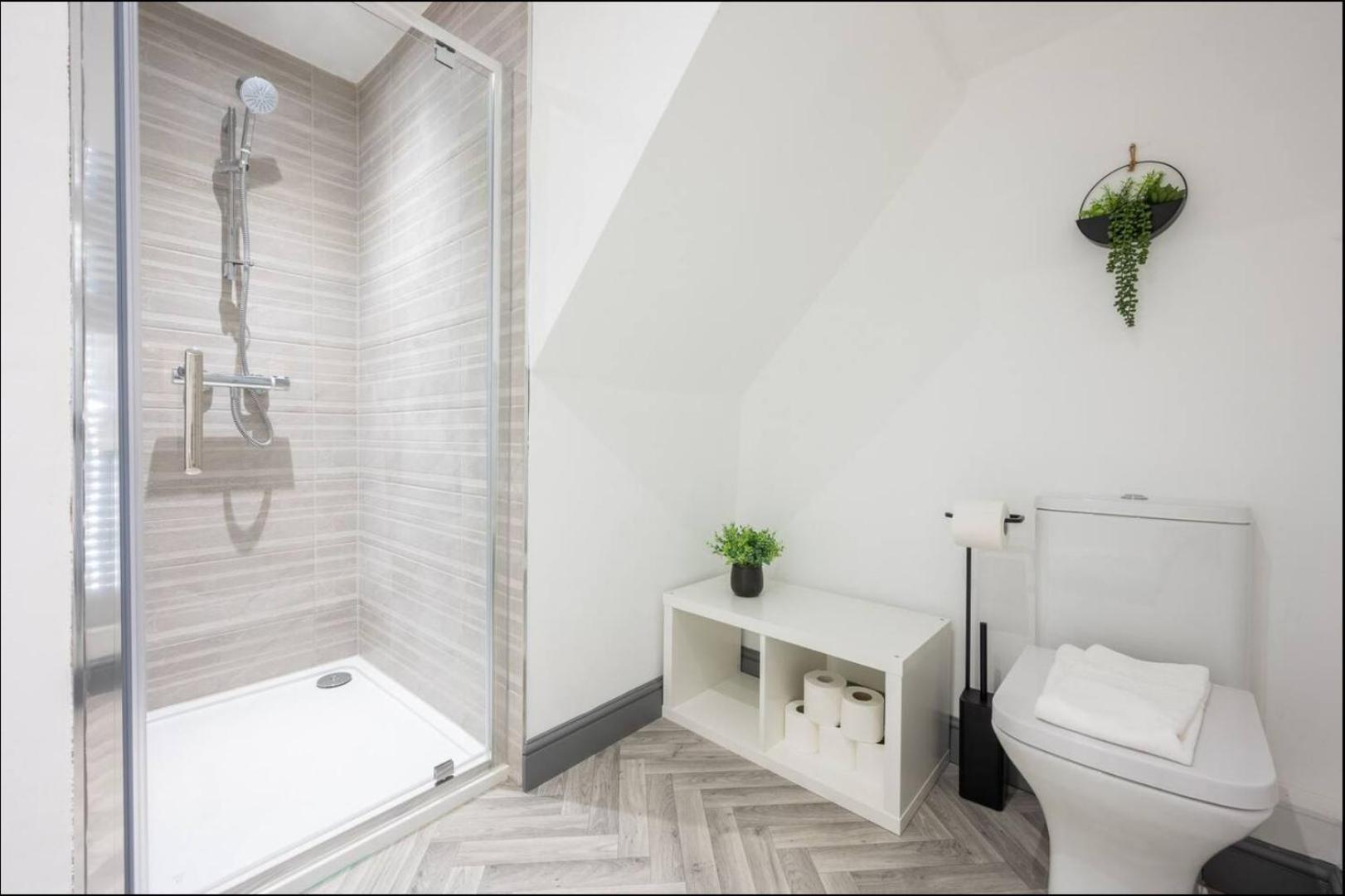 Stunning One Bedroom Apartments Near Shops & Central Κάρντιφ Εξωτερικό φωτογραφία