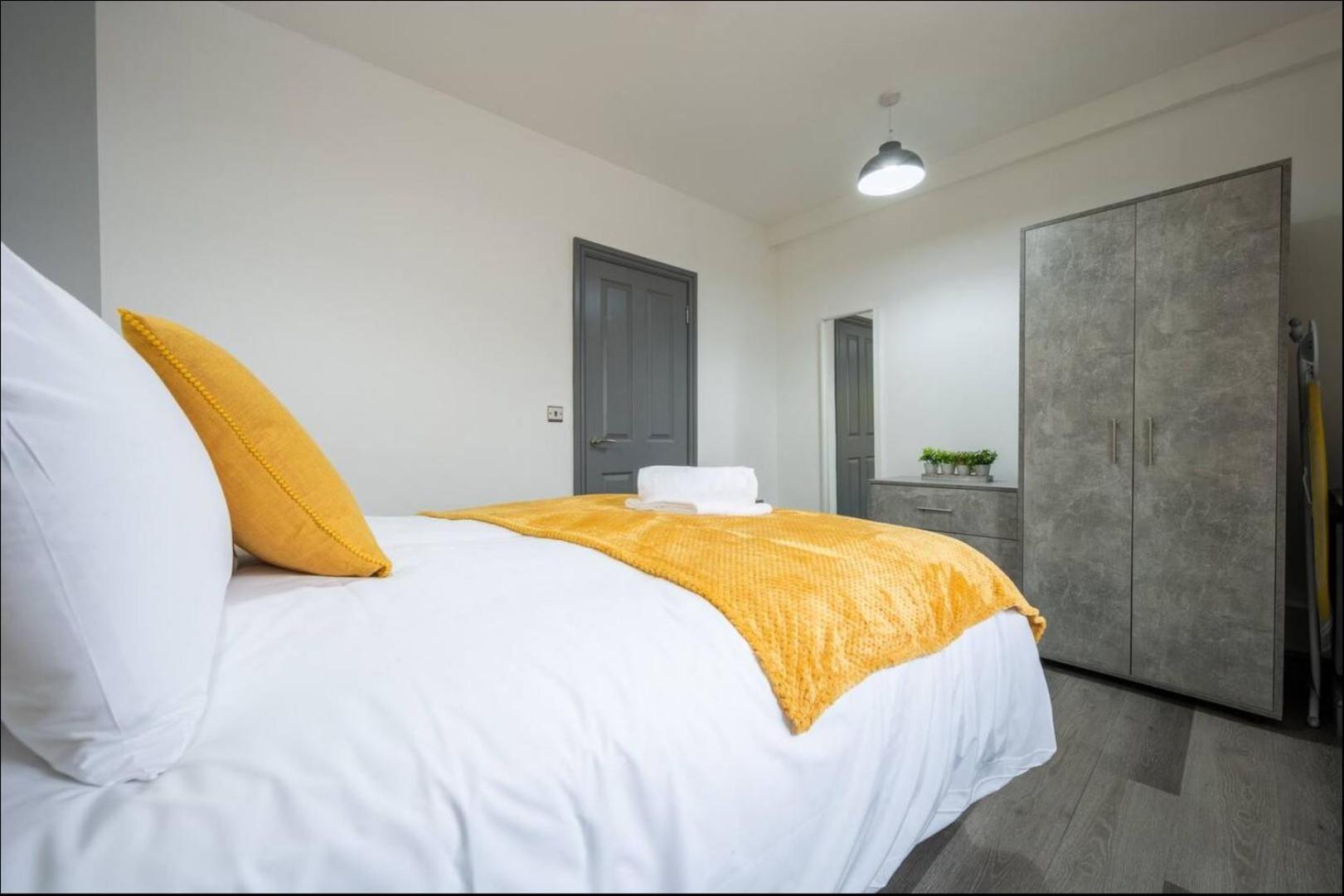 Stunning One Bedroom Apartments Near Shops & Central Κάρντιφ Εξωτερικό φωτογραφία