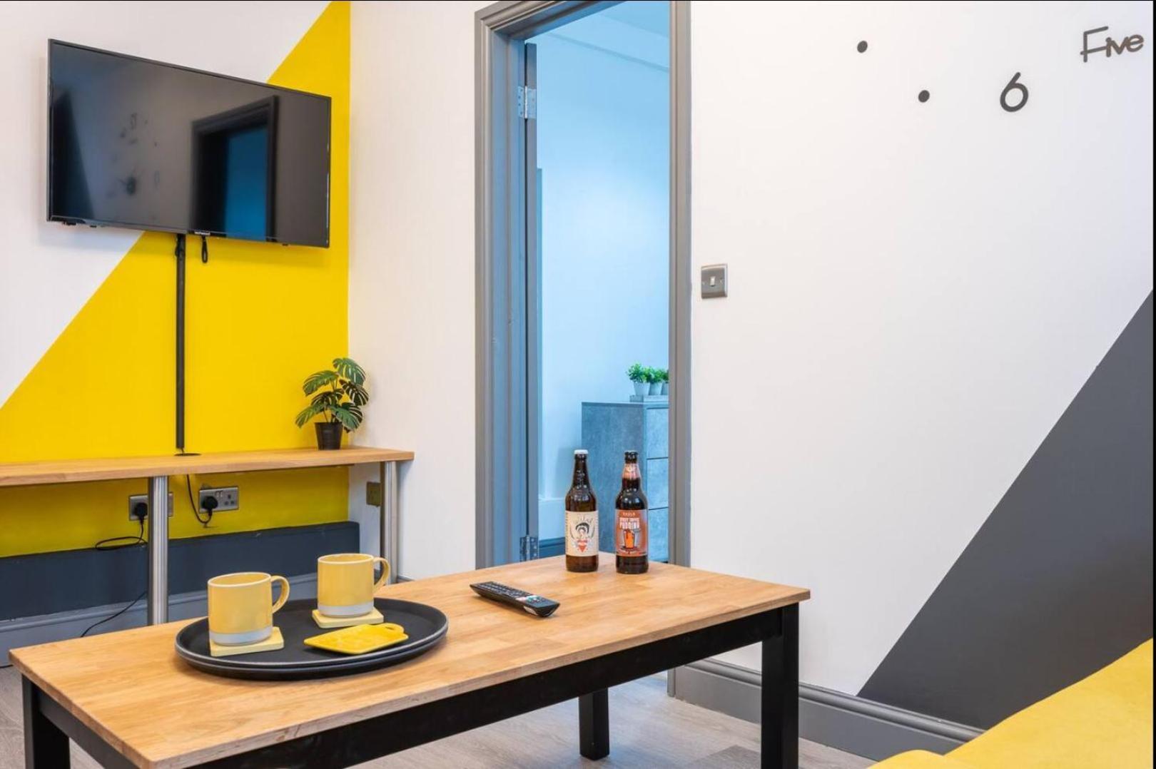 Stunning One Bedroom Apartments Near Shops & Central Κάρντιφ Εξωτερικό φωτογραφία
